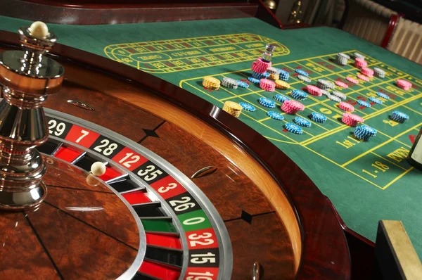klix4d mobile app interface showing slot games and live casino options